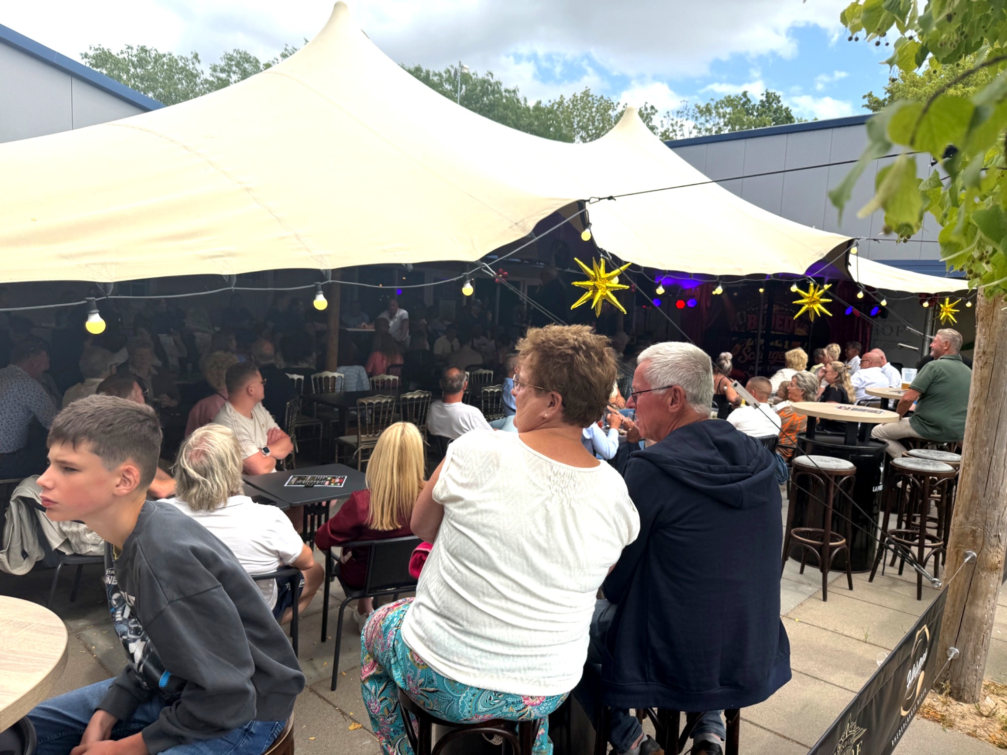 Vol terras bij The Beergarden